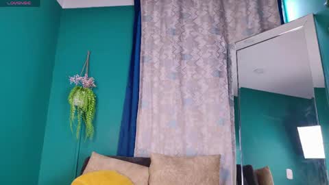 layla_17 online show from 5, 5, 2026