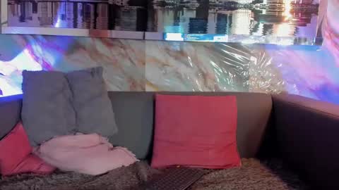 Layla online show from 12, 3, 2025