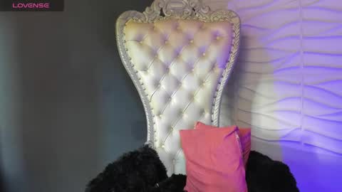 Layla online show from 16, 4, 2026