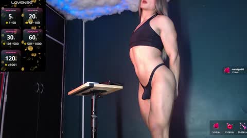 Layla   help me with your thumbs up its important  online show from 12, 12, 2024