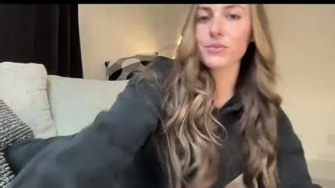 laylahlaylah1 online show from 19, 4, 2026