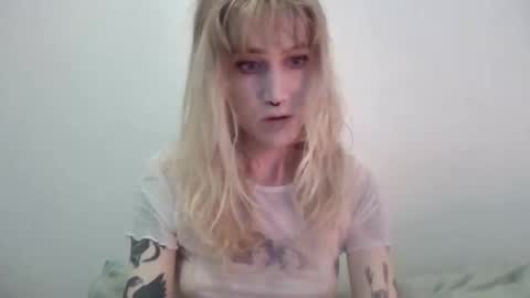 laylahloveless online show from 9, 9, 2025