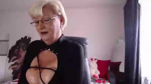 Layla online show from 8, 12, 2024