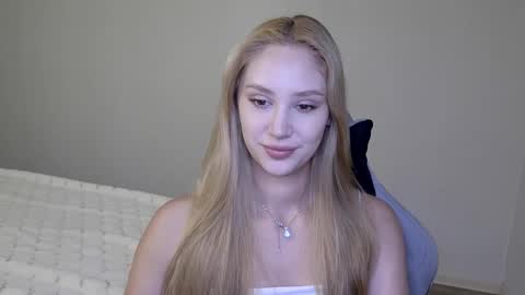 LaylaPretty001 online show from 15, 12, 2025