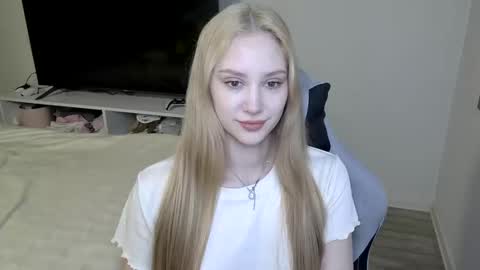 LaylaPretty001 online show from 23, 3, 2026