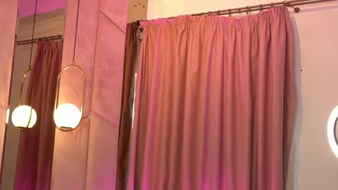 Layla online show from 26, 6, 2026