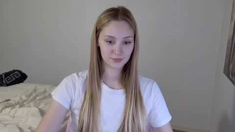 Laylla001 online show from 6, 12, 2024