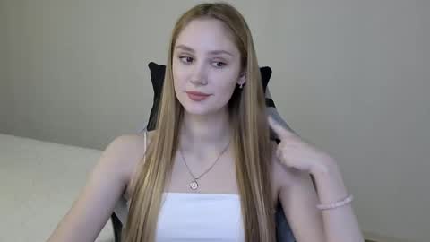 Laylla001 online show from 12, 2, 2025