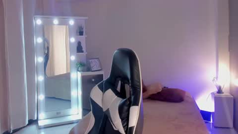 Snapshot of leahaltomm chatting on 9, 3, 2025 leahaltomm online show from 9, 3, 2025