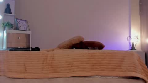 Snapshot of leahaltomm chatting on 9, 3, 2025 leahaltomm online show from 9, 3, 2025