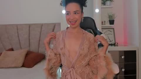 Snapshot of leahaltomm chatting on 16, 10, 2025 leahaltomm online show from 16, 10, 2025