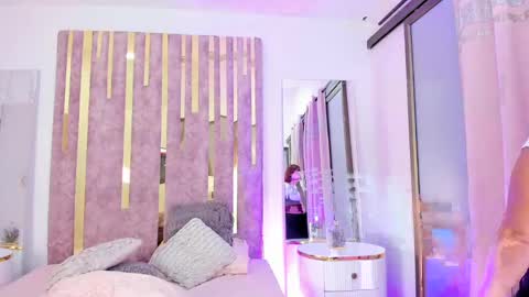 Leah  online show from 27, 1, 2025