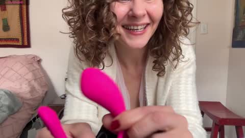 Leah Sparkles online show from 4, 12, 2024