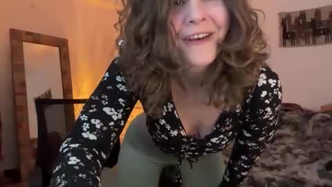 Leah Sparkles online show from 28, 10, 2025