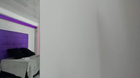 leamoreau__ online show from 1, 11, 2025