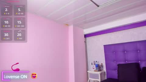 leamoreau__ online show from 5, 12, 2025