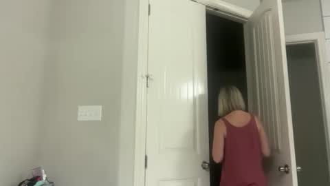 leanneluxecouple online show from 24, 11, 2025