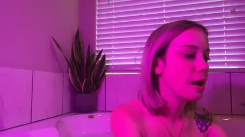 leanneluxecouple online show from 18, 4, 2026