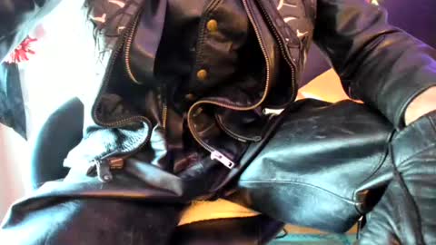 leatherdude69 online show from 4, 2, 2025