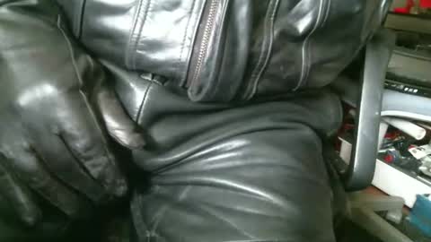 Snapshot of leathermotocross001 chatting on 17, 5, 2026 Leathermotocross online show from 17, 5, 2026