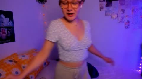 Snapshot of leazy_peasy chatting on 16, 11, 2025 Ellie online show from 16, 11, 2025