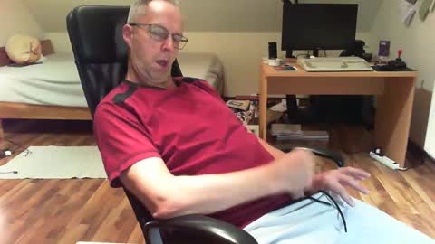 Snapshot of lefti27 chatting on 8, 12, 2024 Dave online show from 8, 12, 2024