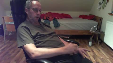 Snapshot of lefti27 chatting on 29, 12, 2024 Dave online show from 29, 12, 2024