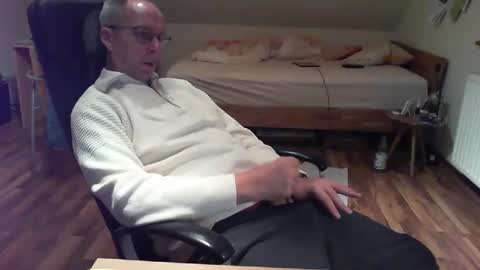 Snapshot of lefti27 chatting on 18, 1, 2025 Dave online show from 18, 1, 2025