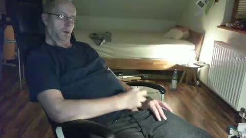 Snapshot of lefti27 chatting on 26, 1, 2025 Dave online show from 26, 1, 2025