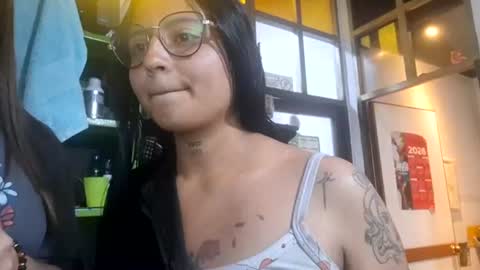 Snapshot of legscaramelxx chatting on 9, 7, 2026 legscaramelxx online show from 9, 7, 2026
