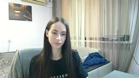 Snapshot of leila_monaco chatting on 12, 10, 2025 Leila online show from 12, 10, 2025