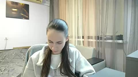 Snapshot of leila_monaco chatting on 26, 10, 2025 Leila online show from 26, 10, 2025