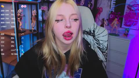 Snapshot of leiladwight chatting on 8, 10, 2025 Leila online show from 8, 10, 2025