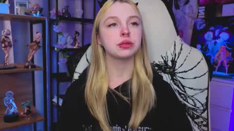 Snapshot of leiladwight chatting on 5, 12, 2025 Leila online show from 5, 12, 2025