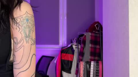 Snapshot of lemonandpeach chatting on 19, 9, 2025 2 shy lemons 1 peach online show from 19, 9, 2025