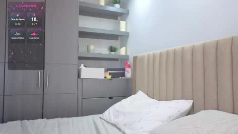 Snapshot of lena_slaave chatting on 8, 10, 2025 Lena online show from 8, 10, 2025