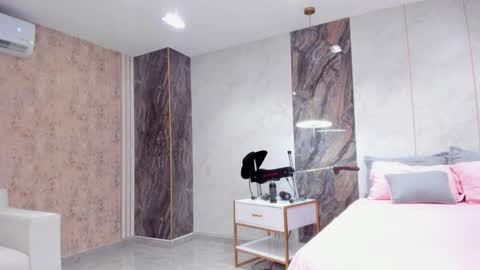 Lenathompson online show from 25, 1, 2025