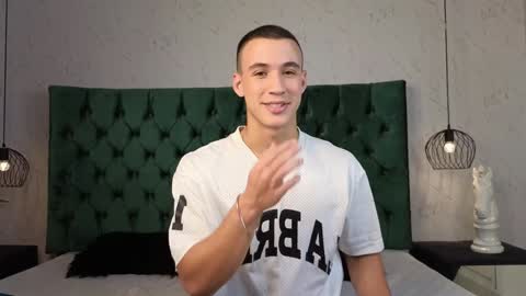 Snapshot of leo_delvey chatting on 10, 12, 2024 leo online show from 10, 12, 2024