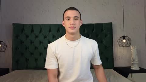 Snapshot of leo_delvey chatting on 8, 1, 2025 leo online show from 8, 1, 2025