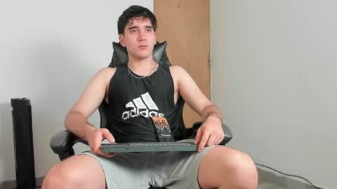 Snapshot of leo_jones389 chatting on 20, 4, 2026 Leo Jones online show from 20, 4, 2026