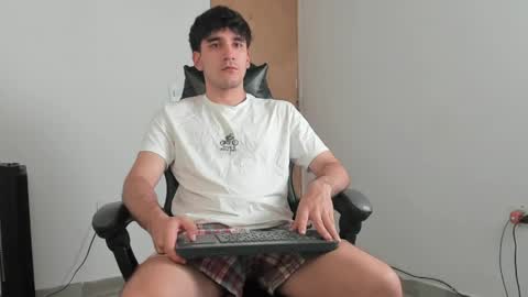 Snapshot of leo_jones389 chatting on 22, 4, 2026 Leo Jones online show from 22, 4, 2026