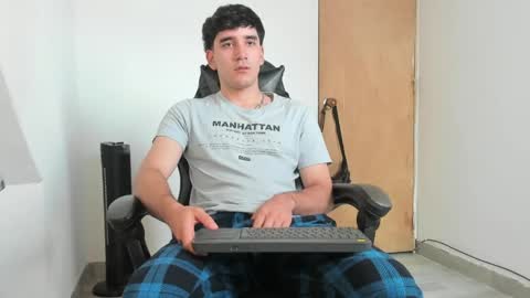 Snapshot of leo_jones389 chatting on 7, 5, 2026 Leo Jones online show from 7, 5, 2026
