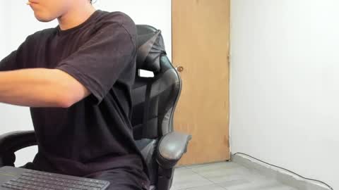 Snapshot of leo_jones389 chatting on 14, 5, 2026 Leo Jones online show from 14, 5, 2026