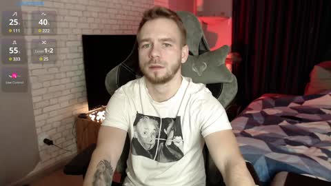 Snapshot of leo_stephens chatting on 2, 2, 2025 leo_stephens online show from 2, 2, 2025