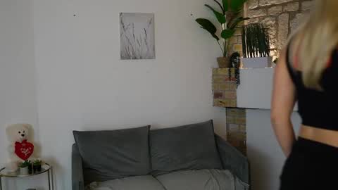 leokitty  online show from 10, 2, 2026