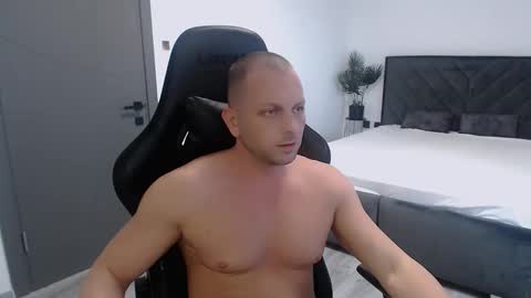 Snapshot of leoknightx chatting on 19, 10, 2025 Leo online show from 19, 10, 2025