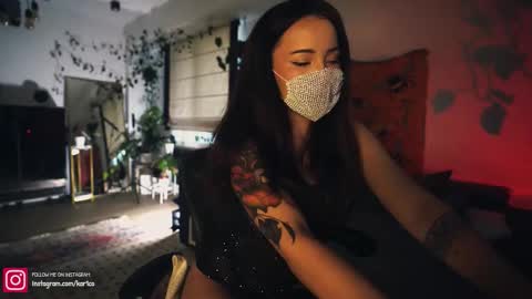 Snapshot of leonamell chatting on 8, 10, 2025 Leo online show from 8, 10, 2025