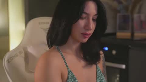 Leora online show from 10, 11, 2025