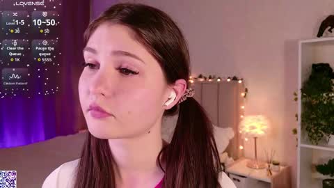 Nicole Moore online show from 19, 11, 2025