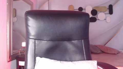 Snapshot of lessboobs_gh chatting on 24, 12, 2024 Less online show from 24, 12, 2024